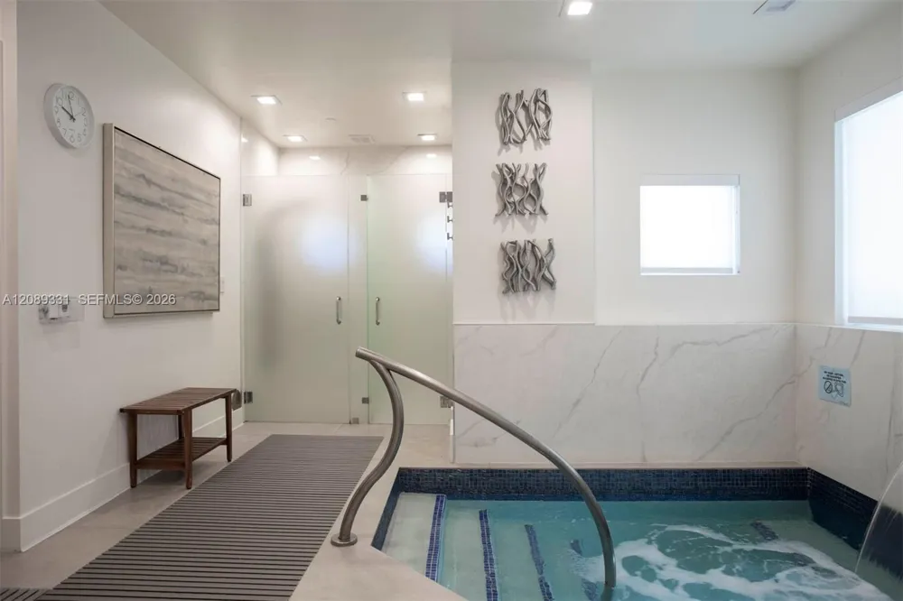 4779 Collins Ave #2805 Miami Beach, FL 33140