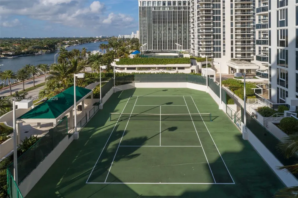 4779 Collins Ave #2805 Miami Beach, FL 33140