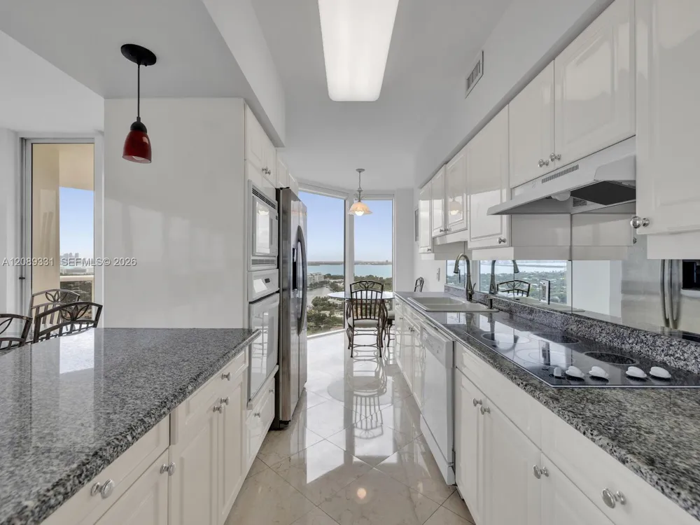 4779 Collins Ave #2805 Miami Beach, FL 33140