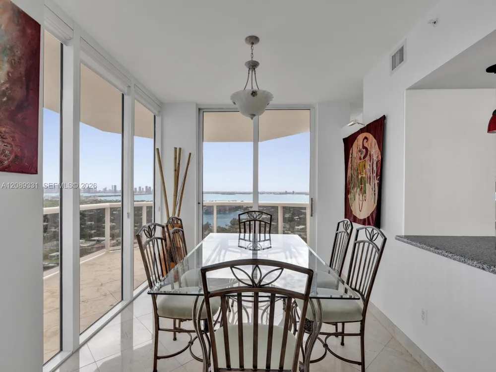 4779 Collins Ave #2805 Miami Beach, FL 33140