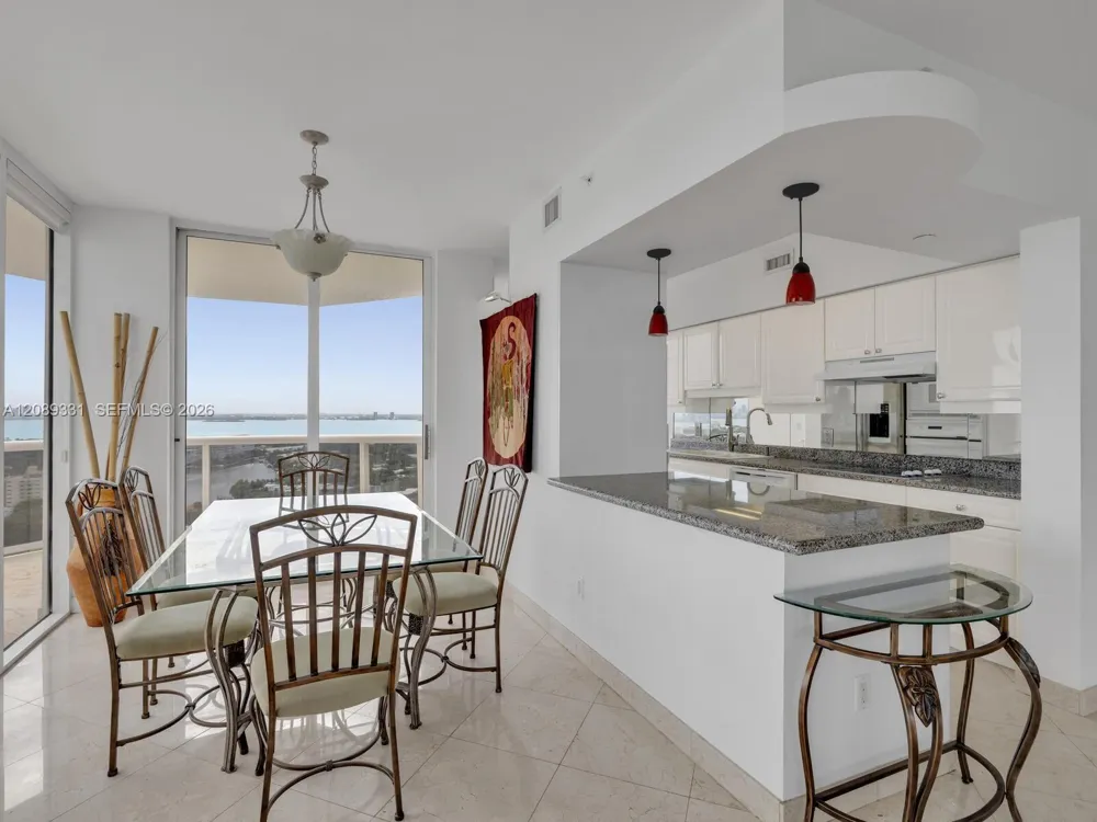 4779 Collins Ave #2805 Miami Beach, FL 33140