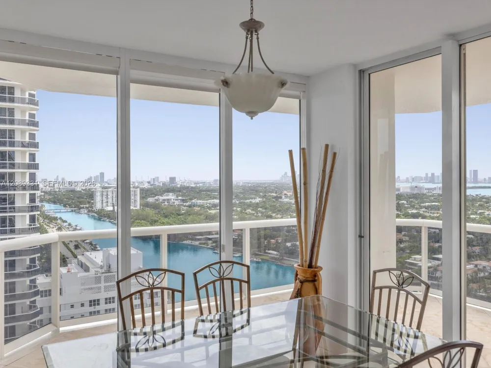 4779 Collins Ave #2805 Miami Beach, FL 33140