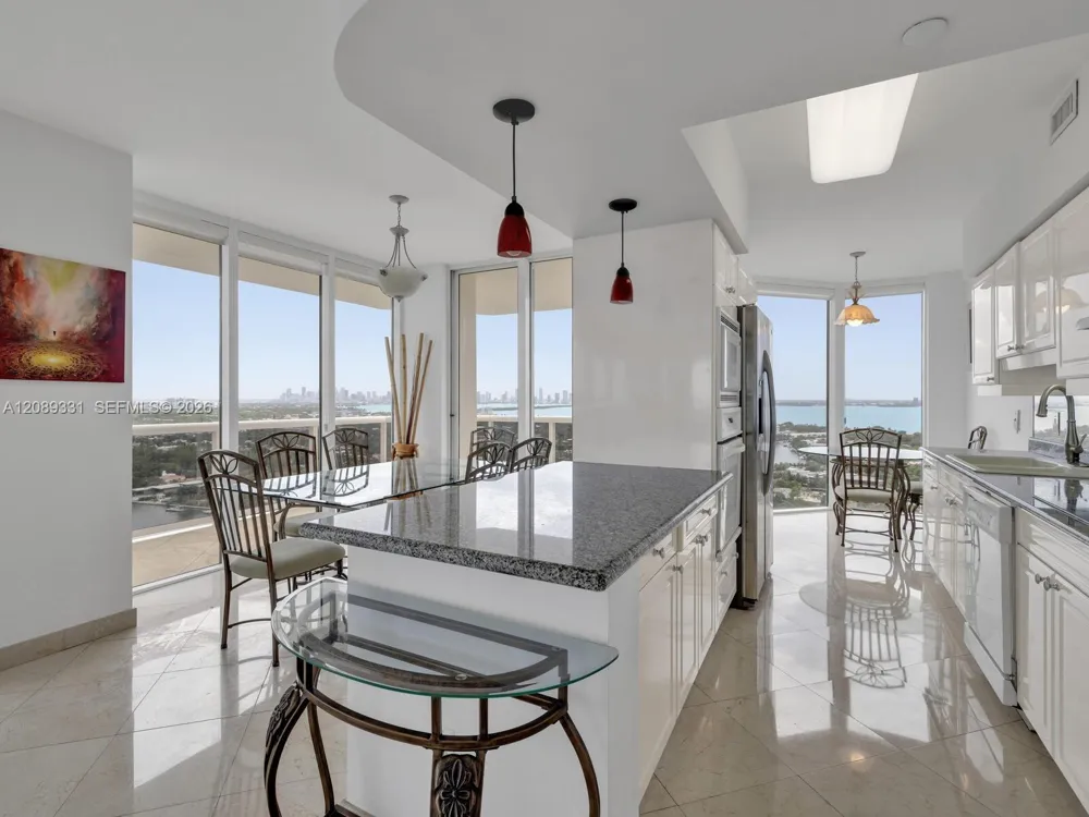 4779 Collins Ave #2805 Miami Beach, FL 33140