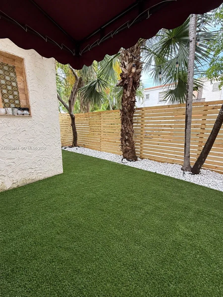 327 W 28th St Miami Beach, FL 33140