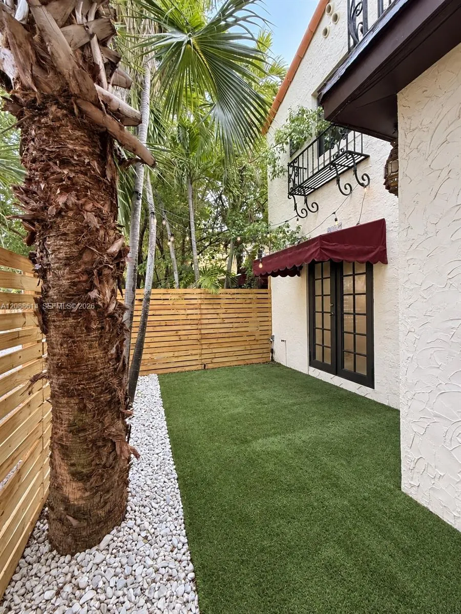 327 W 28th St Miami Beach, FL 33140