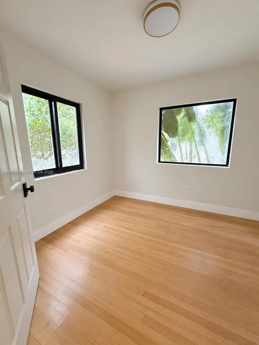 327 W 28th St Miami Beach, FL 33140