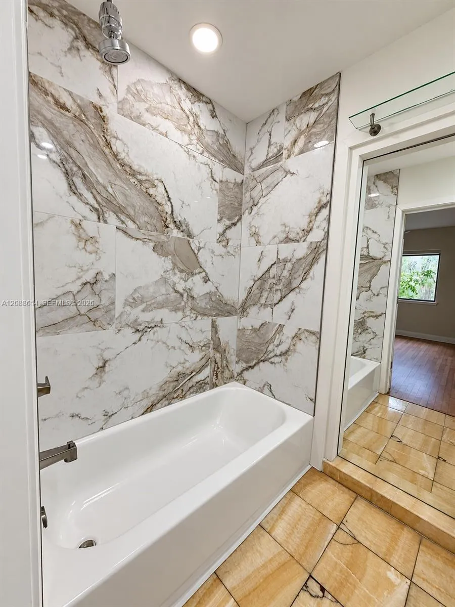 327 W 28th St Miami Beach, FL 33140