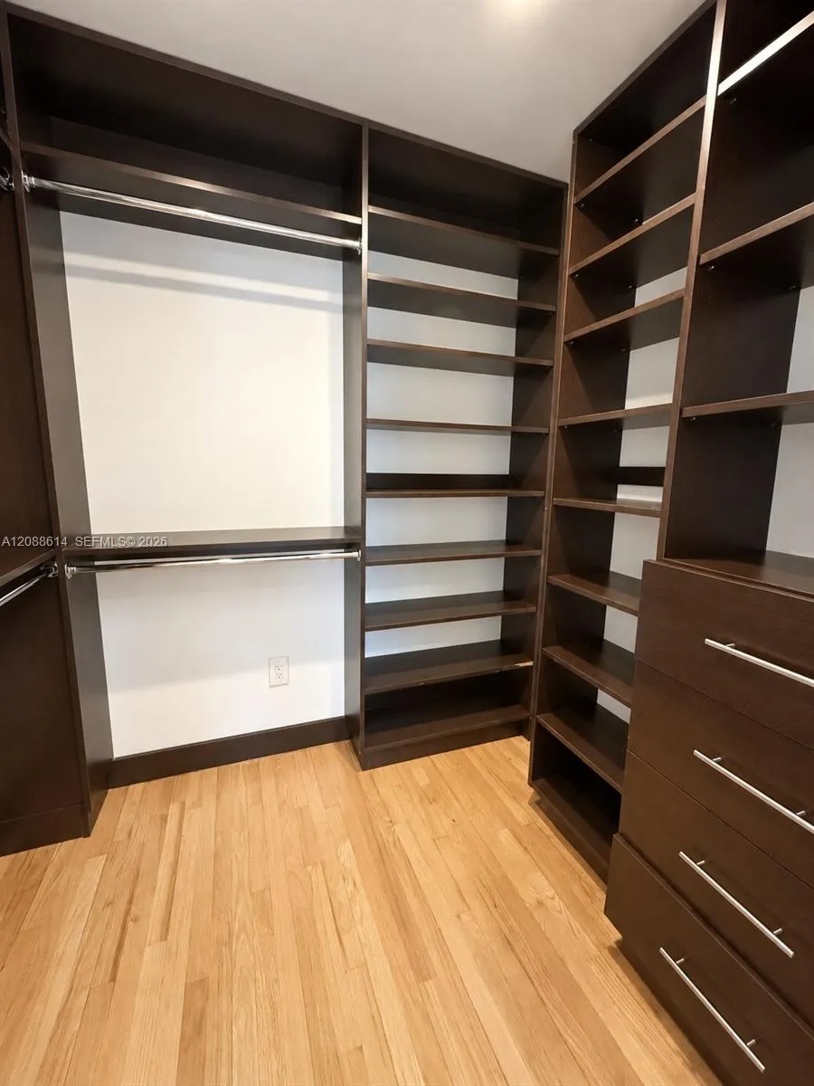 327 W 28th St Miami Beach, FL 33140