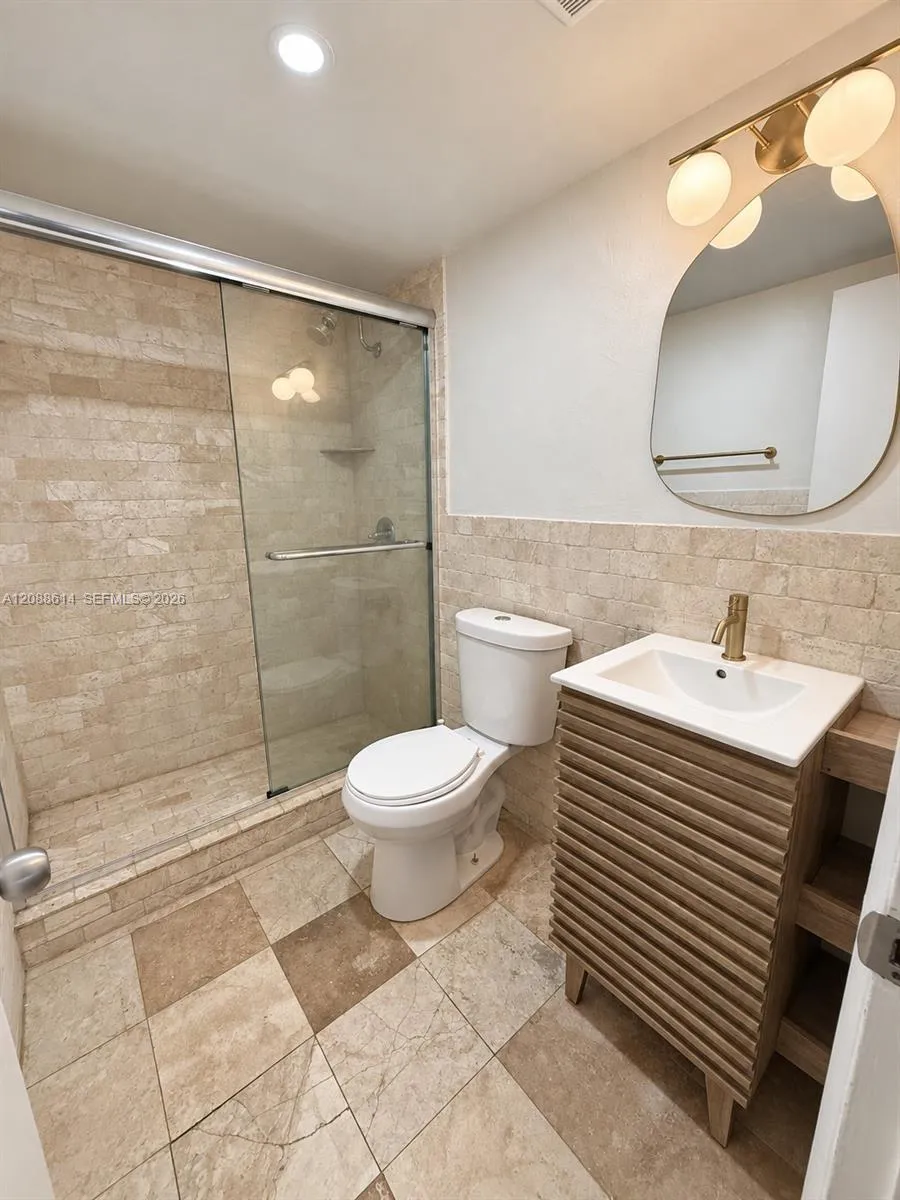327 W 28th St Miami Beach, FL 33140