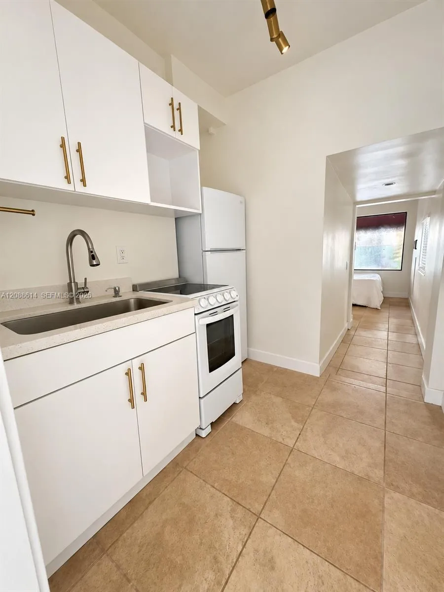 327 W 28th St Miami Beach, FL 33140