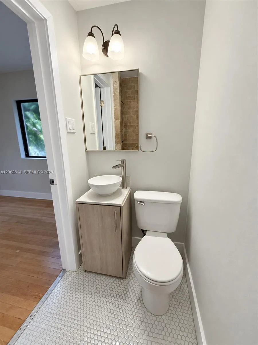 327 W 28th St Miami Beach, FL 33140