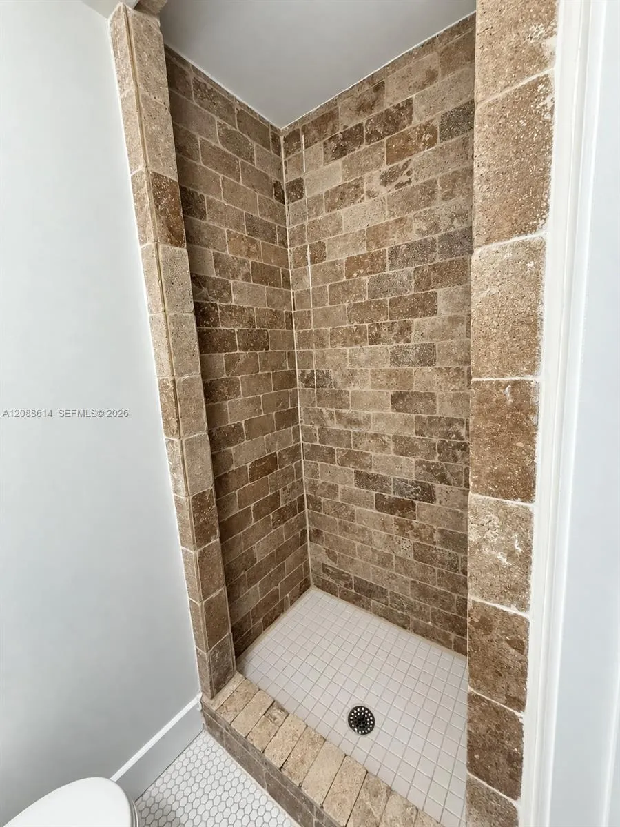 327 W 28th St Miami Beach, FL 33140