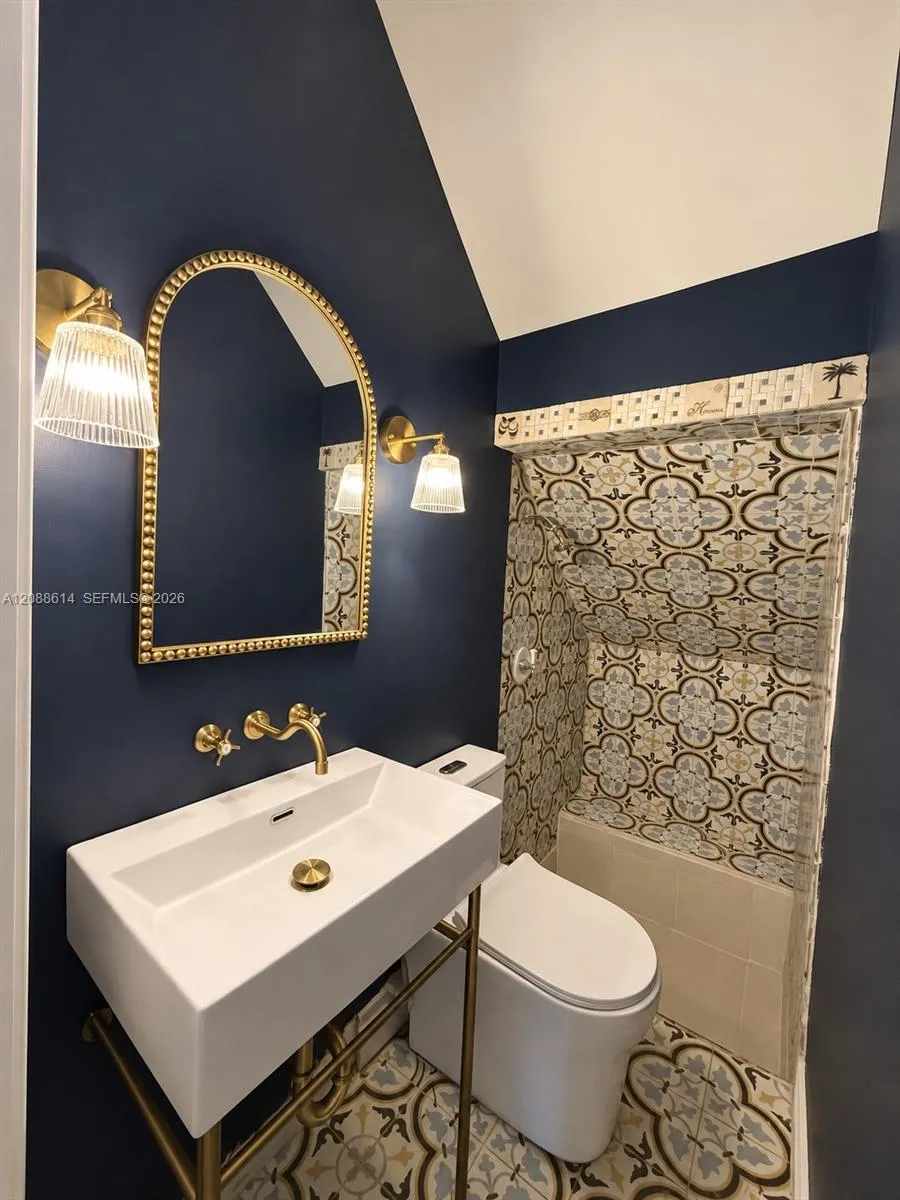 327 W 28th St Miami Beach, FL 33140