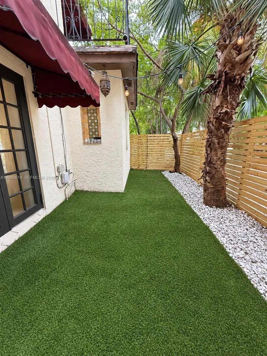 327 W 28th St Miami Beach, FL 33140