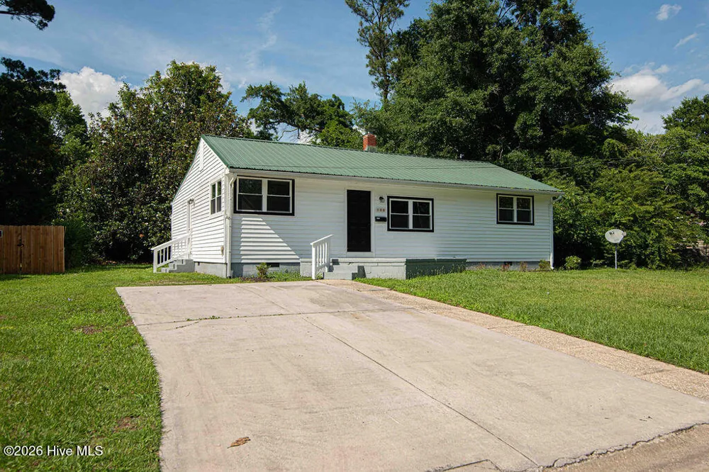 100 Banks Street Jacksonville, NC 28540