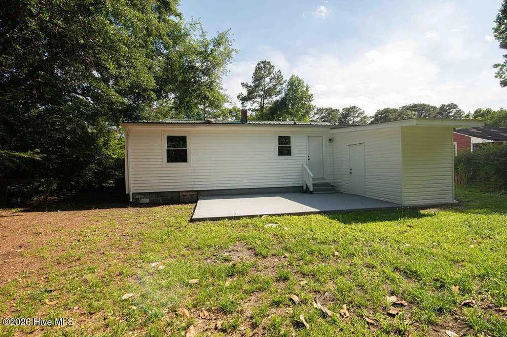 100 Banks Street Jacksonville, NC 28540
