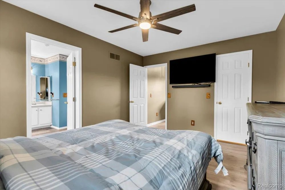 3947 Hunters Circle E Canton Charter Township, MI 48188