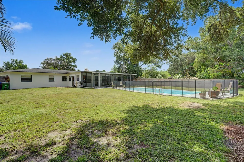 10246 VALLE DRIVE Tampa, FL 33612