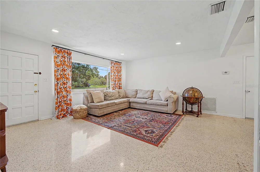 10246 VALLE DRIVE Tampa, FL 33612