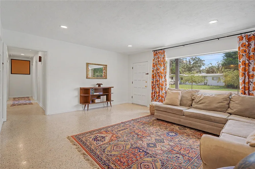 10246 VALLE DRIVE Tampa, FL 33612