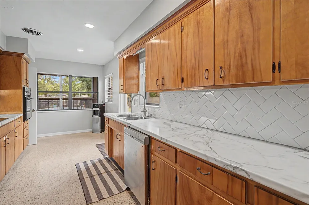 10246 VALLE DRIVE Tampa, FL 33612