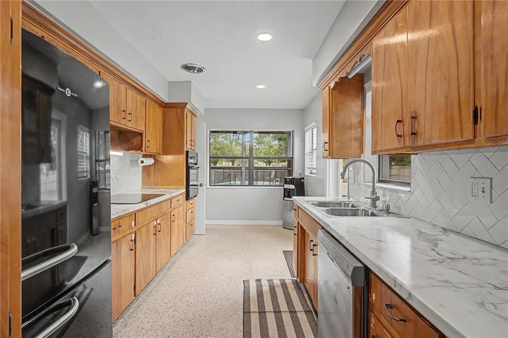 10246 VALLE DRIVE Tampa, FL 33612