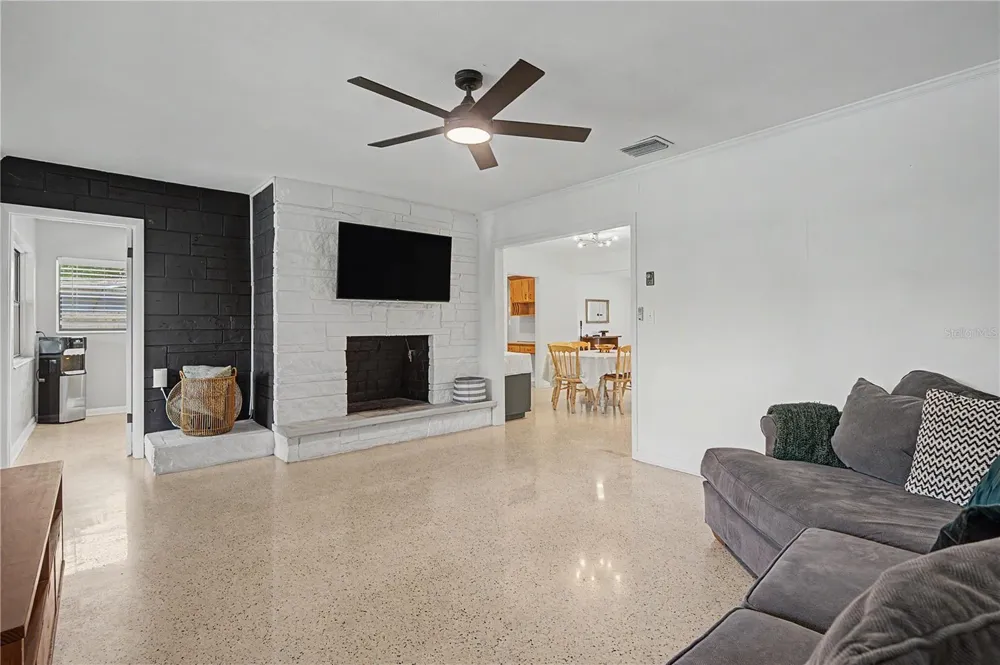 10246 VALLE DRIVE Tampa, FL 33612