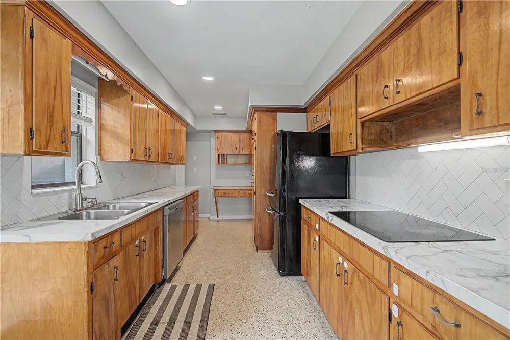 10246 VALLE DRIVE Tampa, FL 33612