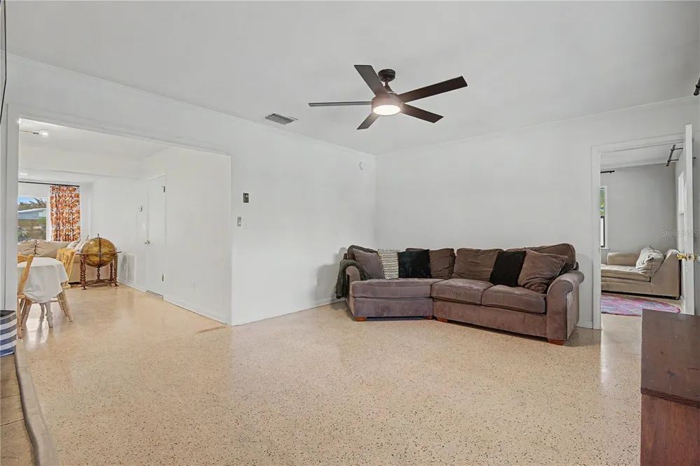 10246 VALLE DRIVE Tampa, FL 33612