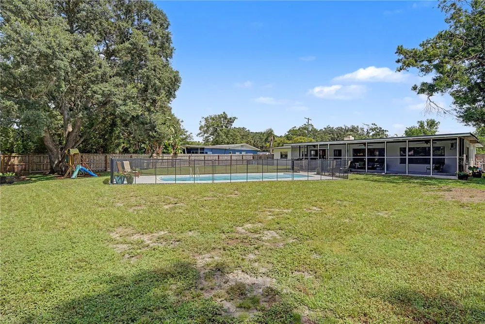 10246 VALLE DRIVE Tampa, FL 33612