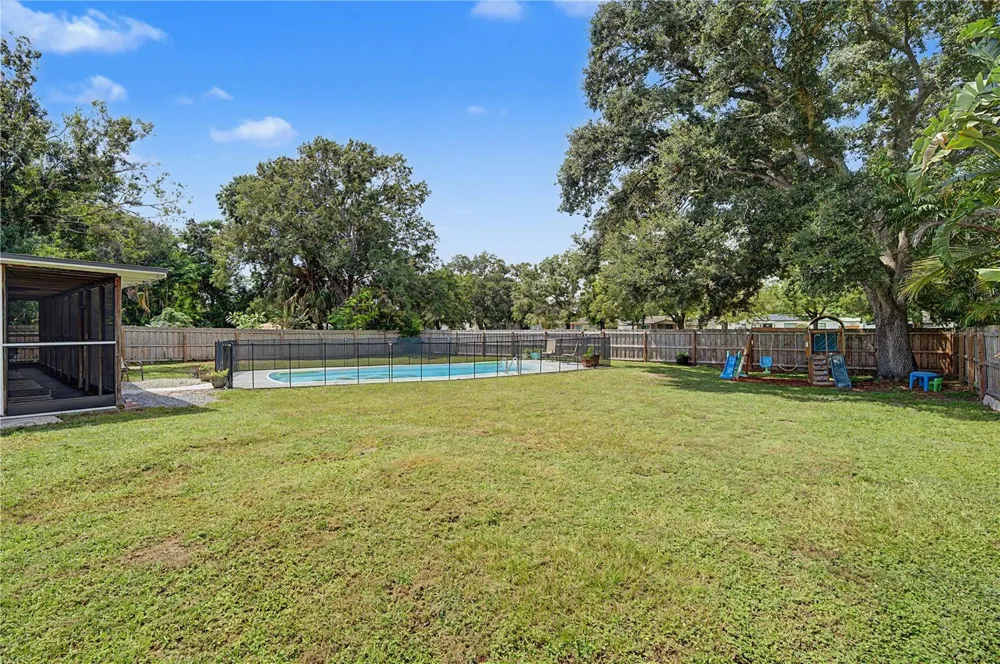 10246 VALLE DRIVE Tampa, FL 33612
