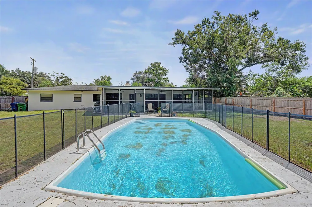 10246 VALLE DRIVE Tampa, FL 33612