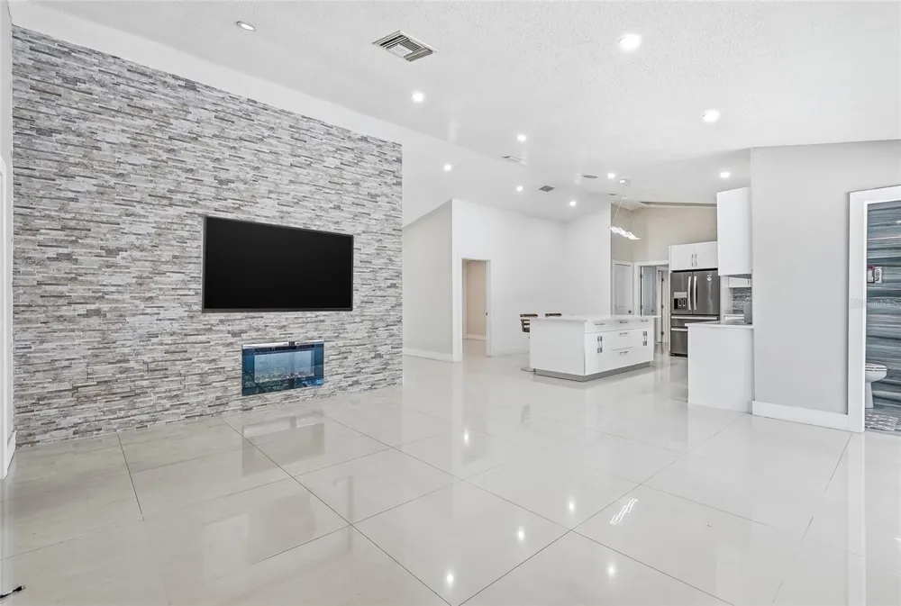 12726 BARRETT DRIVE Tampa, FL 33624