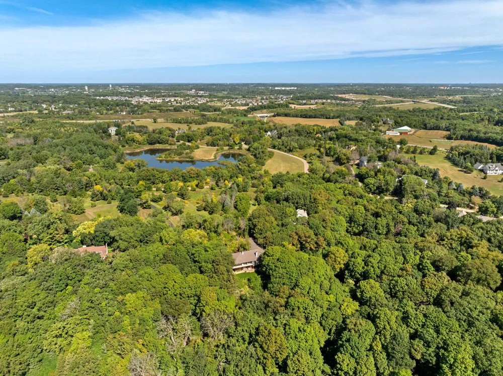 10321 Heidi Lane Chanhassen, MN 55318