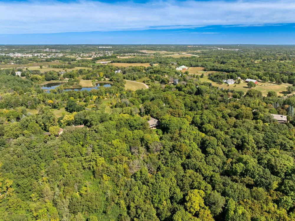 10321 Heidi Lane Chanhassen, MN 55318