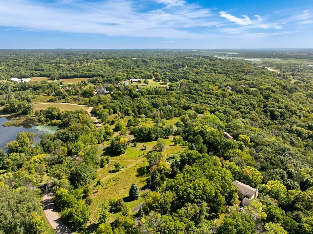 10321 Heidi Lane Chanhassen, MN 55318
