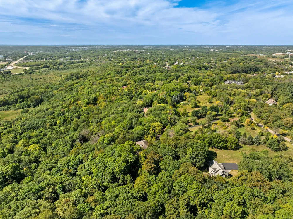 10321 Heidi Lane Chanhassen, MN 55318