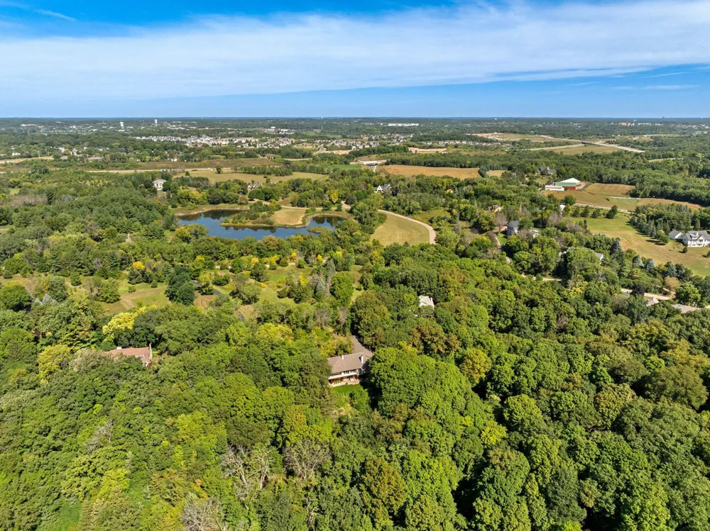10321 Heidi Lane Chanhassen, MN 55318