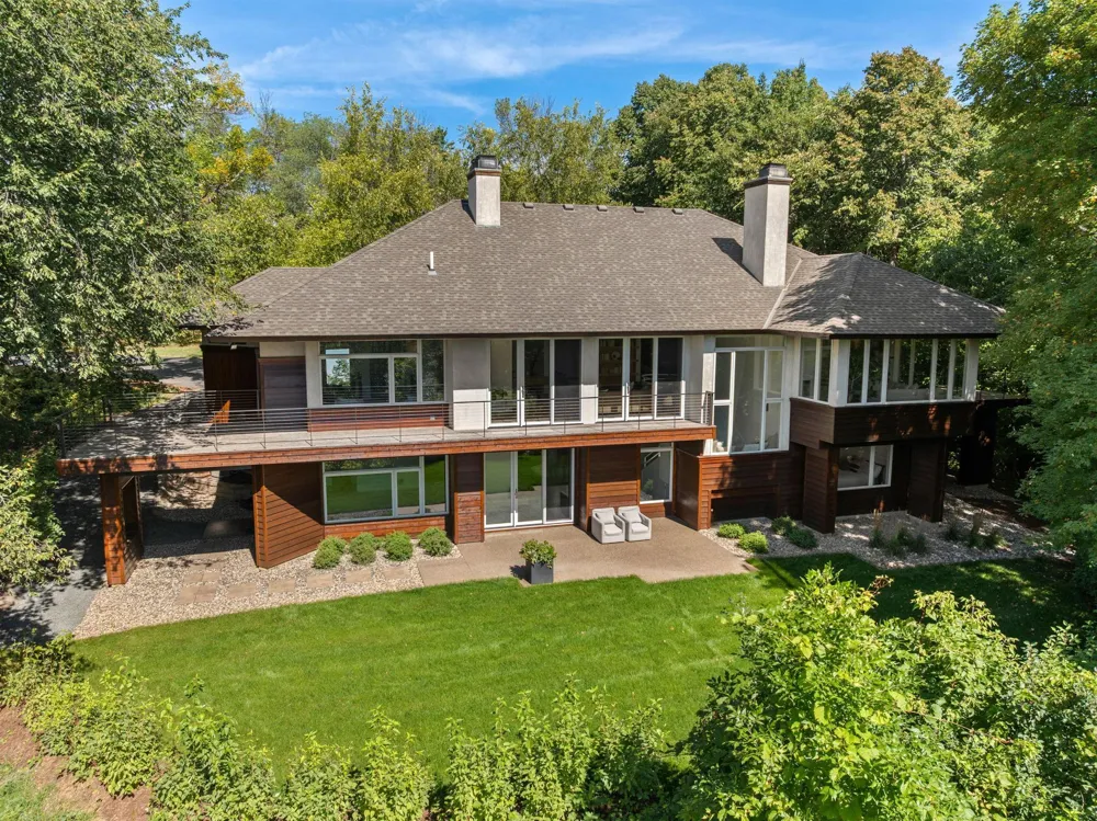 10321 Heidi Lane Chanhassen, MN 55318
