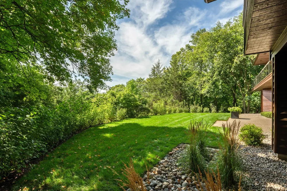 10321 Heidi Lane Chanhassen, MN 55318