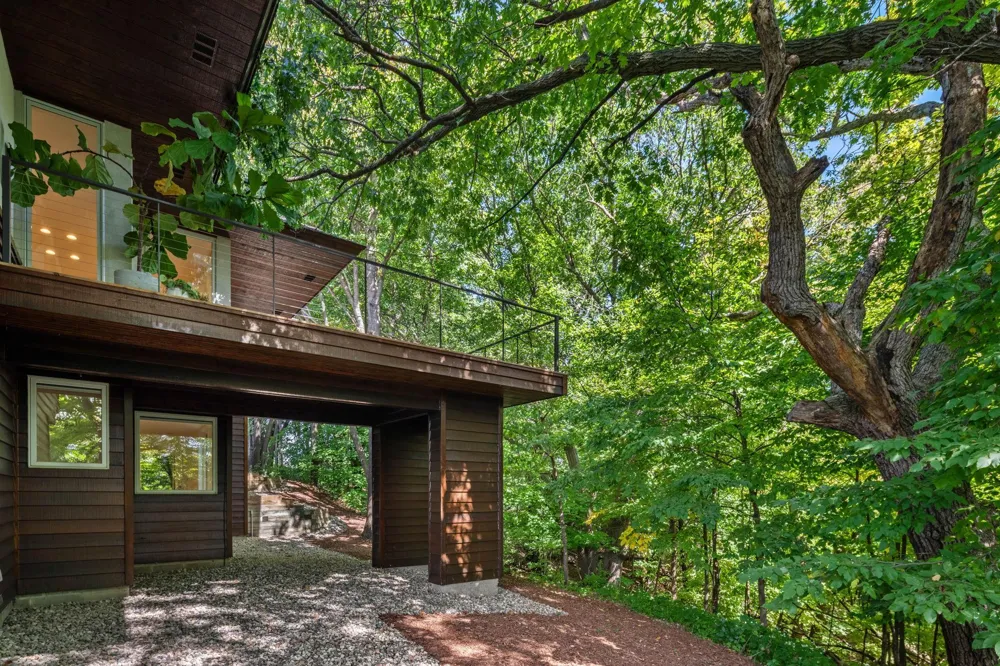 10321 Heidi Lane Chanhassen, MN 55318