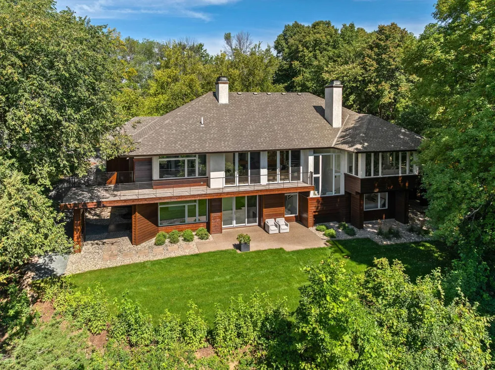 10321 Heidi Lane Chanhassen, MN 55318