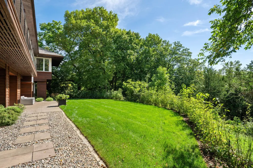 10321 Heidi Lane Chanhassen, MN 55318