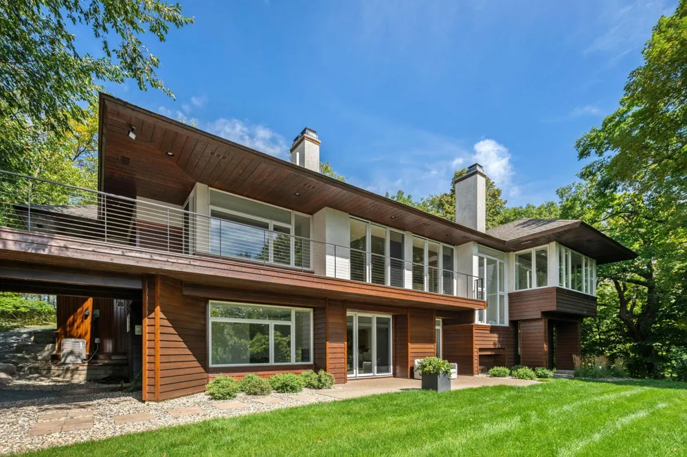 10321 Heidi Lane Chanhassen, MN 55318