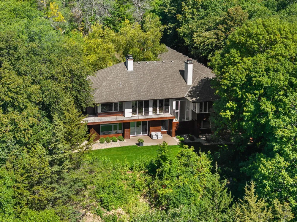 10321 Heidi Lane Chanhassen, MN 55318