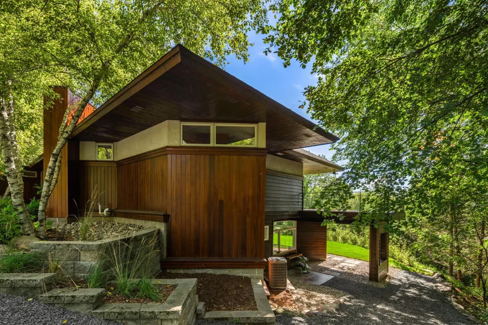 10321 Heidi Lane Chanhassen, MN 55318