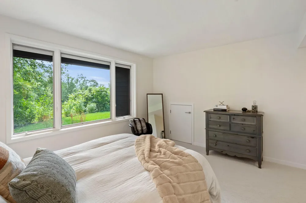 10321 Heidi Lane Chanhassen, MN 55318
