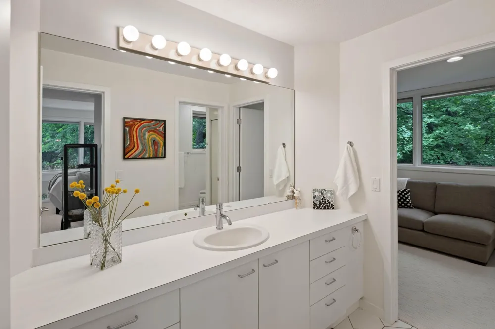 10321 Heidi Lane Chanhassen, MN 55318