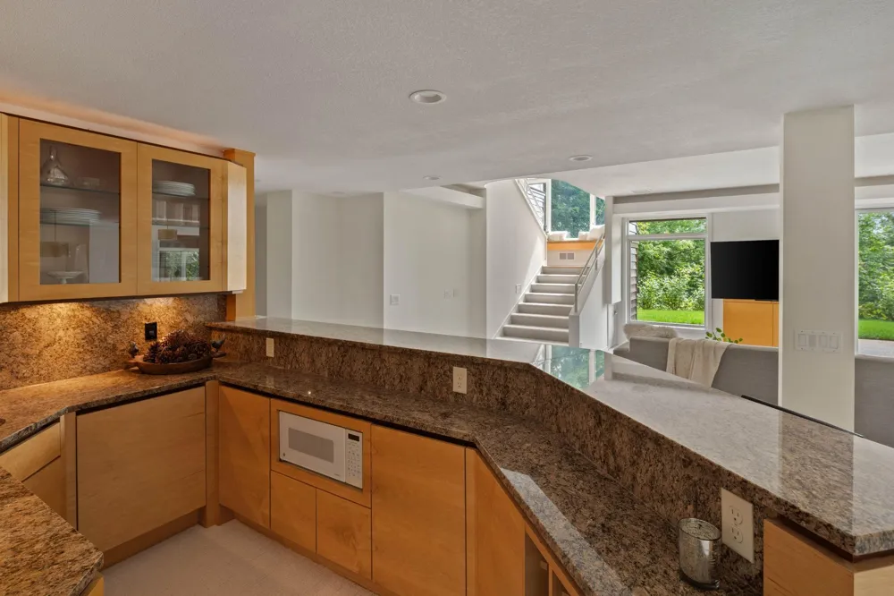 10321 Heidi Lane Chanhassen, MN 55318