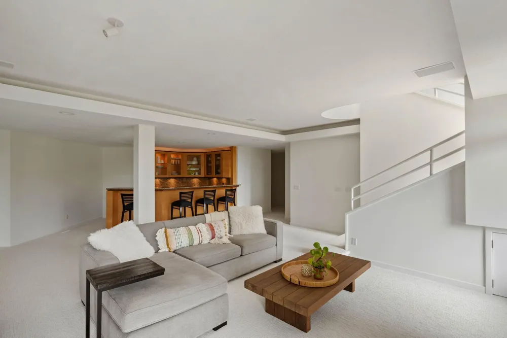 10321 Heidi Lane Chanhassen, MN 55318